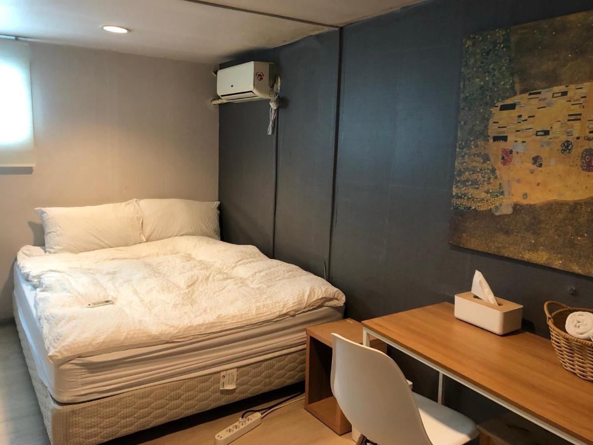 Chris Hostel Seoul Eksteriør billede