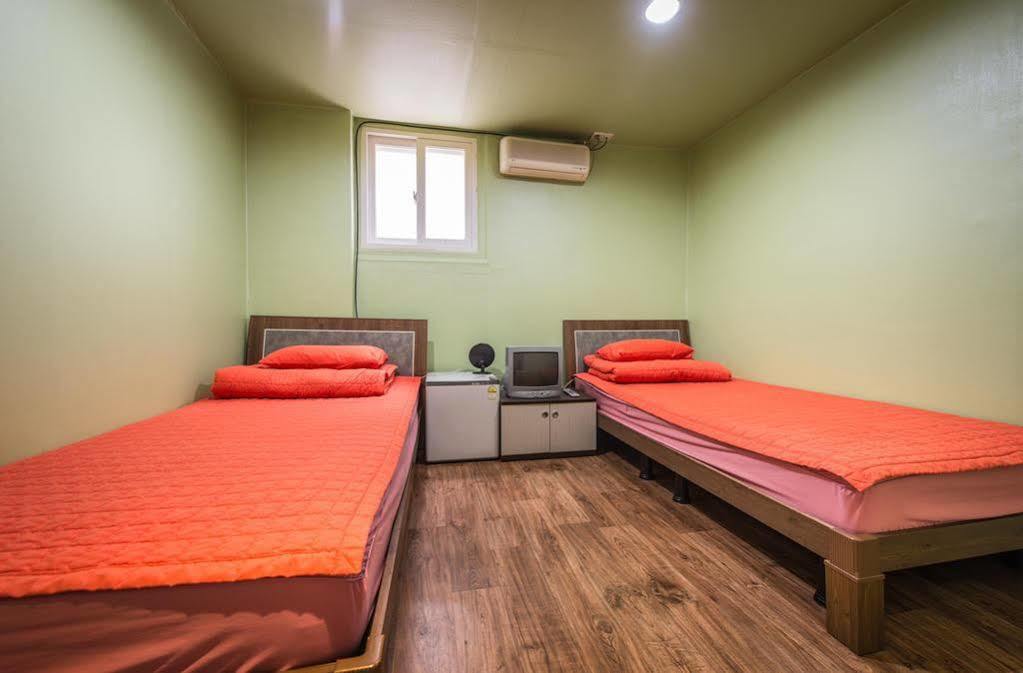 Chris Hostel Seoul Eksteriør billede