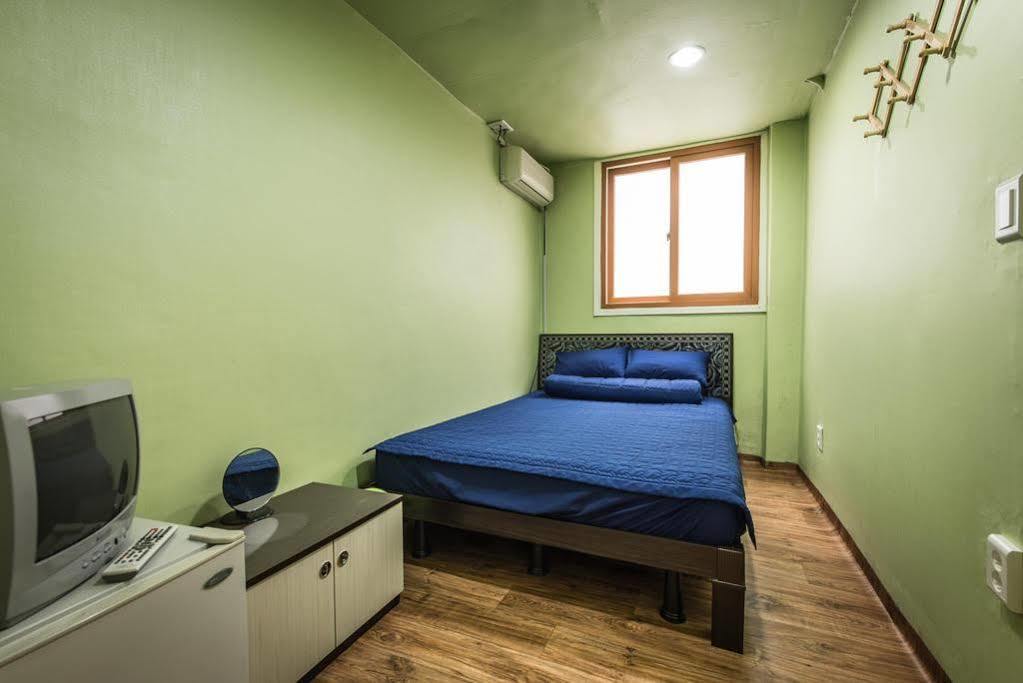 Chris Hostel Seoul Eksteriør billede
